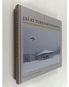 Kirjailijan Juha Ritari käytetty kirja Jalat tukevasti ilmassa : 50 vuotta maanpuolustus- ja kiltatyötä Utin hengessä : tarinallinen historiikki Kymenlaakson ilmailuperinteistä ja Kymenlaakson Ilmakillan toiminnasta vuosina 1966-2016