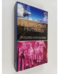 Kirjailijan Ryszard Kapuscinski käytetty kirja På resa med Herodotos