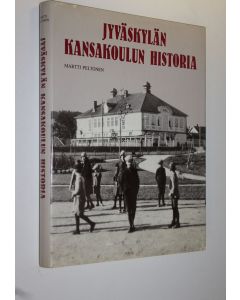 Kirjailijan Martti Peltonen käytetty kirja Jyväskylän kansakoulun historia