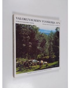 käytetty kirja Valokuvauksen vuosikirja 1975