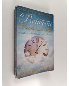 Kirjailijan Dolores Cannon käytetty kirja Between death and life : Conversations with a spirit