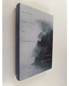 Kirjailijan David Guterson käytetty kirja Snow Falling on Cedars