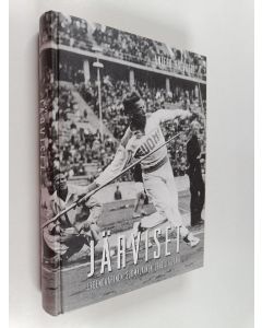 Kirjailijan Antero Raevuori käytetty kirja Järviset : legendaarinen suomalainen urheilijaperhe