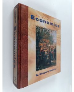 Kirjailijan N. Gregory Mankiw käytetty kirja Principles of economics
