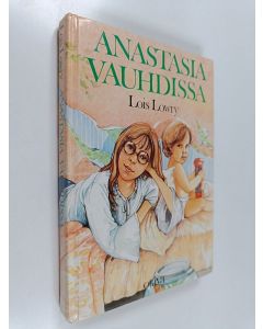 Kirjailijan Lois Lowry käytetty kirja Anastasia vauhdissa