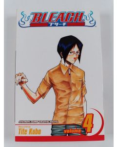 Kirjailijan Tite Kubo käytetty kirja Bleach. Vol. 4