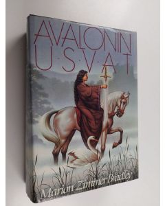 Kirjailijan Marion Zimmer Bradley käytetty kirja Avalonin usvat