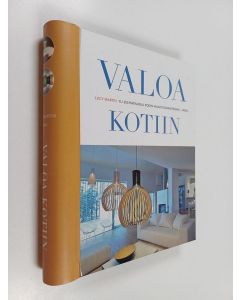 Kirjailijan Lucy Martin käytetty teos Valoa kotiin