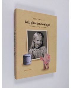 Kirjailijan Onerva Vartiainen käytetty kirja Valo pimeässä on hyvä : lapsuusmuistoja sota-ajalta