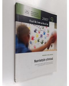 Kirjailijan Mikko Salasuo käytetty kirja Nuorisotyön ytimissä : kaleidoskooppi pääkaupunkiseudun nuorisotyöhön ja käytäntöihin - Kaleidoskooppi pääkaupunkiseudun nuorisotyöhön ja käytäntöihin