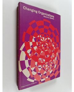 Kirjailijan Warren G. Bennis käytetty kirja Changing organizations : essays on the development and evolution of human organization