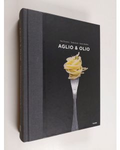 Kirjailijan Saku Tuominen käytetty kirja Aglio & olio : yksinkertaisen pastan A & O