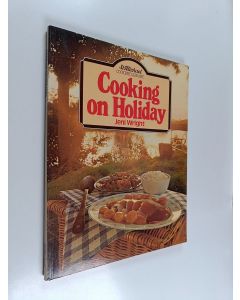 käytetty kirja Cooking on Holiday