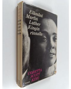 Kirjailijan Coretta Scott King käytetty kirja Elämäni Martin Luther Kingin rinnalla