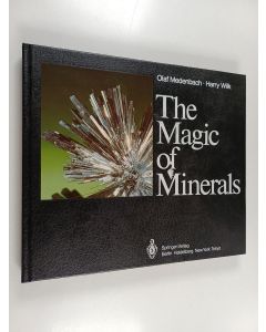 Kirjailijan Harry Wilk käytetty kirja The magic of minerals