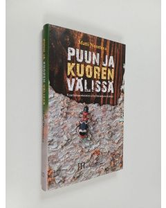 Kirjailijan Matti Nuorteva käytetty kirja Puun ja kuoren välissä : kaarnakuoriaisten eloyhteisöjen elämää