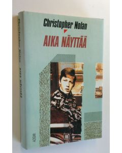 Kirjailijan Christopher Nolan käytetty kirja Aika näyttää
