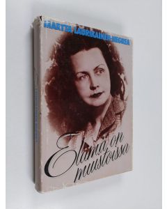 Kirjailijan Martta Laurikainen-Negrea käytetty kirja Elämä on muistoissa