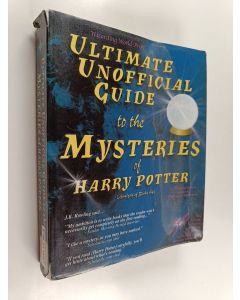 Kirjailijan Galadriel Waters käytetty kirja Ultimate unofficial guide to the mysteries of Harry Potter