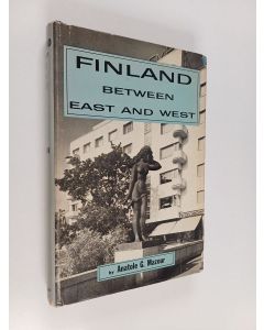 Kirjailijan Anatole G. Mazour käytetty kirja Finland : between east and west