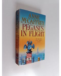 Kirjailijan Anne McCaffrey käytetty kirja Pegasus in Flight