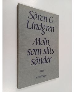 Kirjailijan Sören G. Lindgren käytetty kirja Moln, som slits sönder