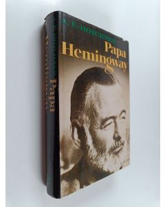 Kirjailijan A. E. Hotchner käytetty kirja Papa Hemingway