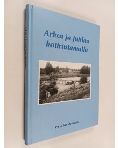 käytetty kirja Arkea ja juhlaa kotirintamalla