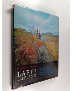 Kirjailijan Matti Poutvaara käytetty kirja Lappi - Lappland ; Midnattssolens land ; The land of the midnight sun ; Das Land der Mitternachtssonne : Keskiyön auringon maa