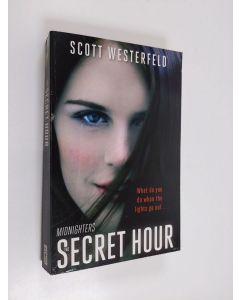 Kirjailijan Scott Westerfeld käytetty kirja The Secret Hour