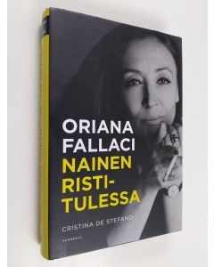 Kirjailijan Cristina De Stefano uusi kirja Oriana Fallaci : nainen ristitulessa