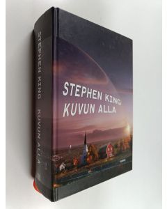 Kirjailijan Stephen King käytetty kirja Kuvun alla