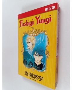 Kirjailijan Yuu Watase käytetty kirja Fushigi Yuugi 12