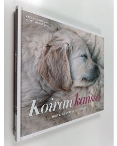 Kirjailijan Kate Kitchenham käytetty kirja Koiran kanssa : hoito, kasvatus ja ystävyys