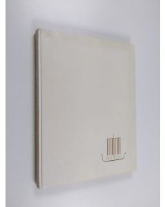 Kirjailijan Robert A. Robinson käytetty kirja Captured by the Norwegians