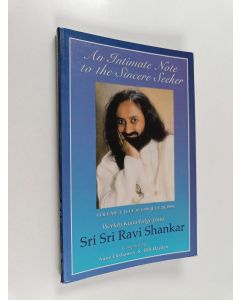 Kirjailijan Sri Sri Ravi Shankar käytetty kirja July 30, 1998 to July 28, 1999 - Weekly Knowledge from Sri Sri Ravi Shankar