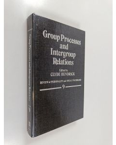 Kirjailijan Clyde Hendrick käytetty kirja Group Processes and Intergroup Relations