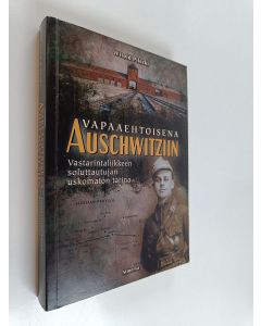 Kirjailijan Witold Pilecki käytetty kirja Vapaaehtoisena Auschwitziin : Vastarintaliikkeen soluttautujan uskomaton tarina