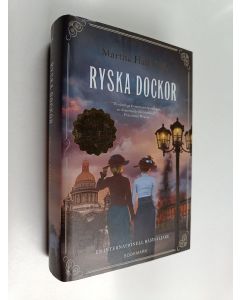 Kirjailijan Martha Hall Kelly käytetty kirja Ryska dockor
