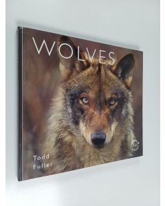 Kirjailijan Todd Fuller käytetty kirja Wolves
