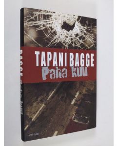 Kirjailijan Tapani Bagge käytetty kirja Paha kuu (signeerattu, ERINOMAINEN)