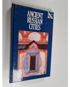Kirjailijan Aleksandr Sergeevich Milovskiĭ käytetty kirja Ancient Russian cities : a travel guide to the historical and architectural monuments and fine art museums