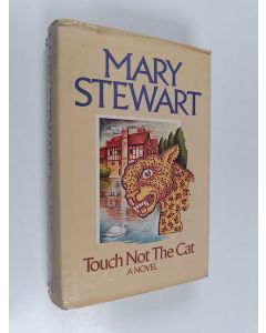 Kirjailijan Mary Stewart käytetty kirja Touch Not the Cat