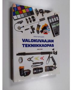 Kirjailijan Mika Karhulahti käytetty kirja Valokuvaajan tekniikkaopas