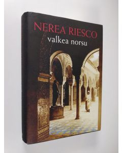 Kirjailijan Nerea Riesco käytetty kirja Valkea norsu
