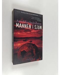 Kirjailijan Arnaldur Indridason käytetty kirja Mannen i sjön