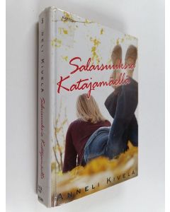 Kirjailijan Anneli Kivelä käytetty kirja Salaisuuksia Katajamäellä