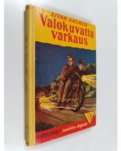Kirjailijan Sivar Ahlrud käytetty kirja Valokuvattu varkaus : poikien seikkailuromaani