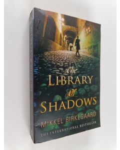 Kirjailijan Mikkel Birkegaard käytetty kirja The Library of Shadows