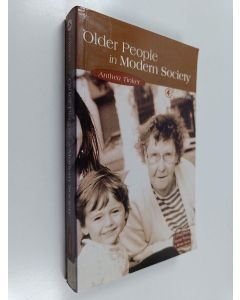 Kirjailijan Anthea Tinker käytetty kirja Older people in modern society